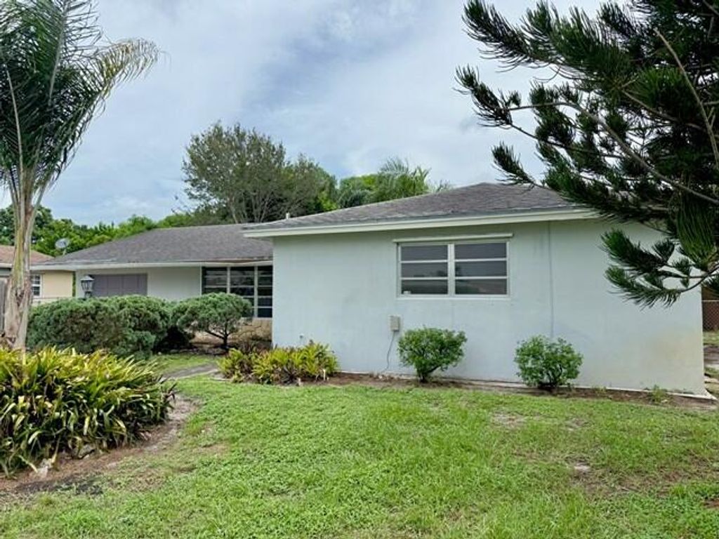Photo of 2400 Bimini Drive, West Palm Beach, FL 33406 (MLS # R11121952)