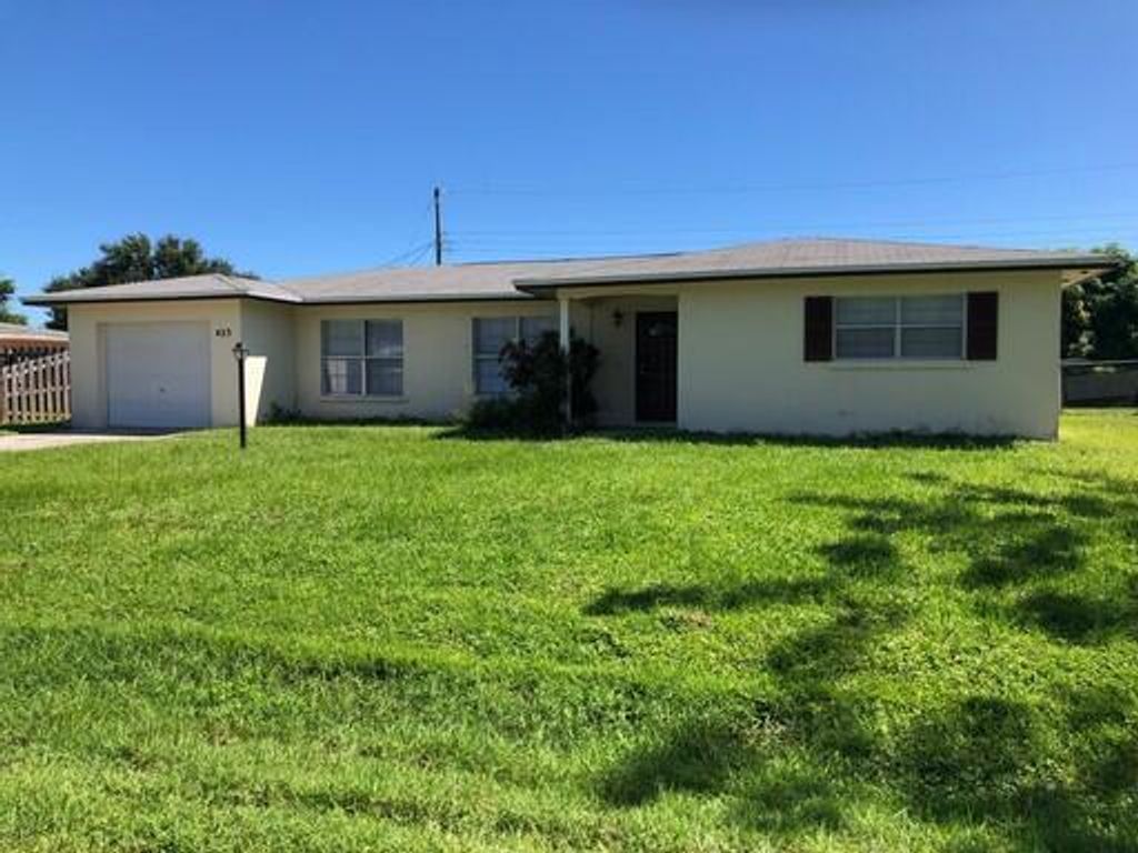 Photo of 423 Willows Avenue, Port Saint Lucie, FL 34952 (MLS # R10768168)