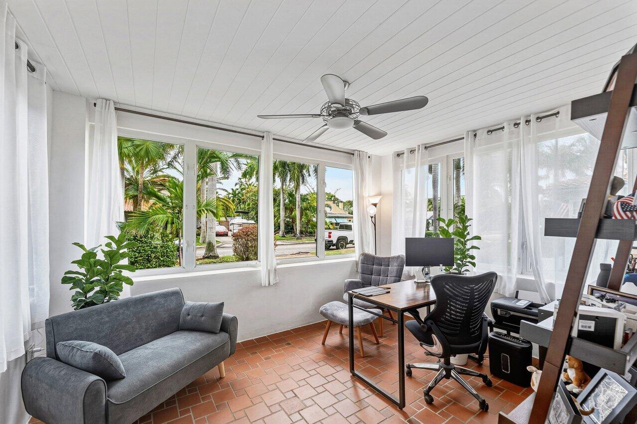 HOLLYWOOD LAKES - Residential