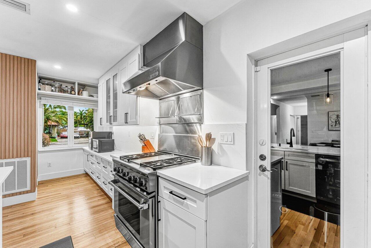 HOLLYWOOD LAKES - Residential