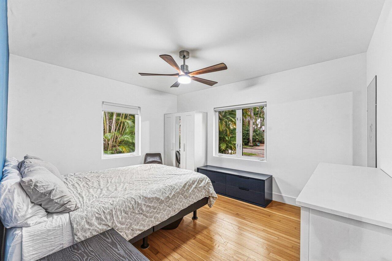 HOLLYWOOD LAKES - Residential