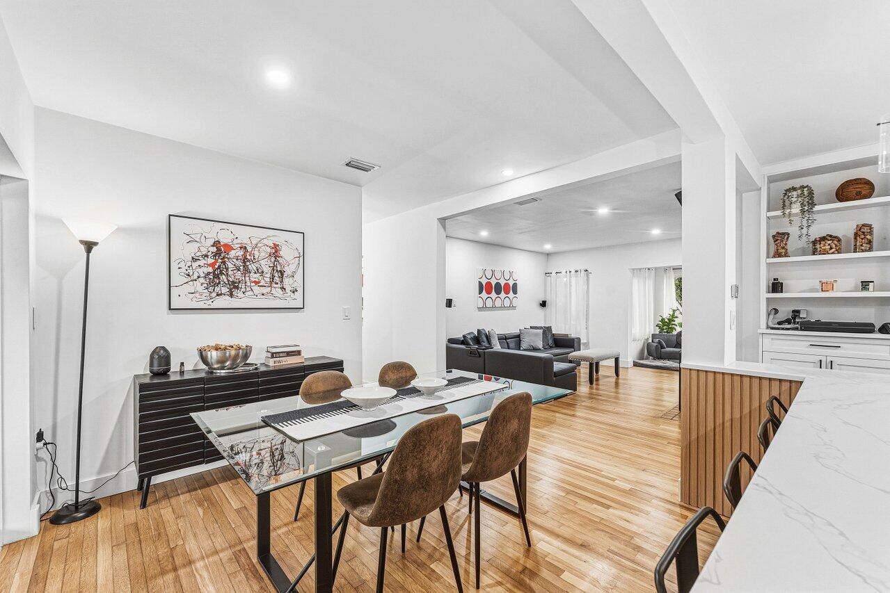 HOLLYWOOD LAKES - Residential