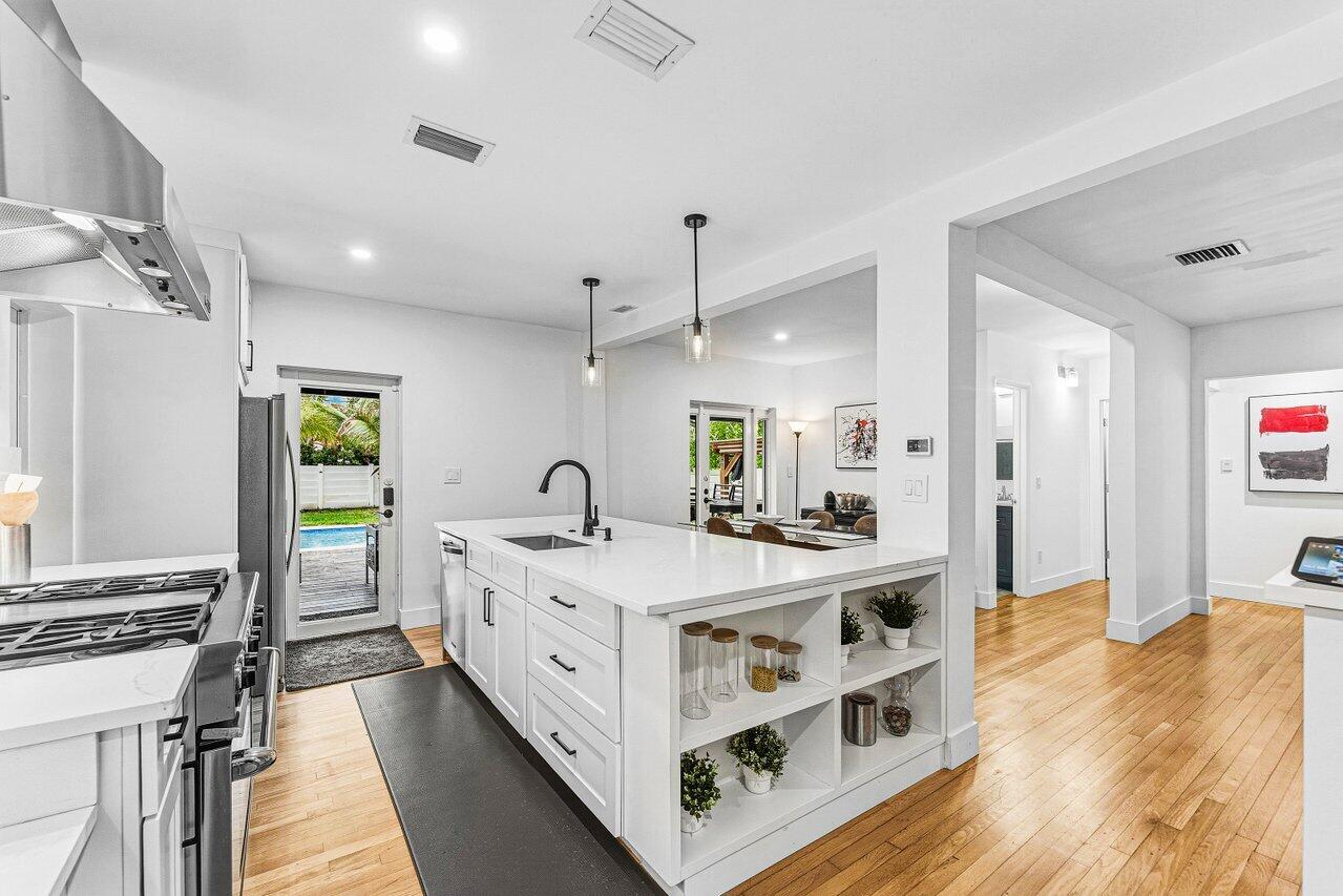 HOLLYWOOD LAKES - Residential