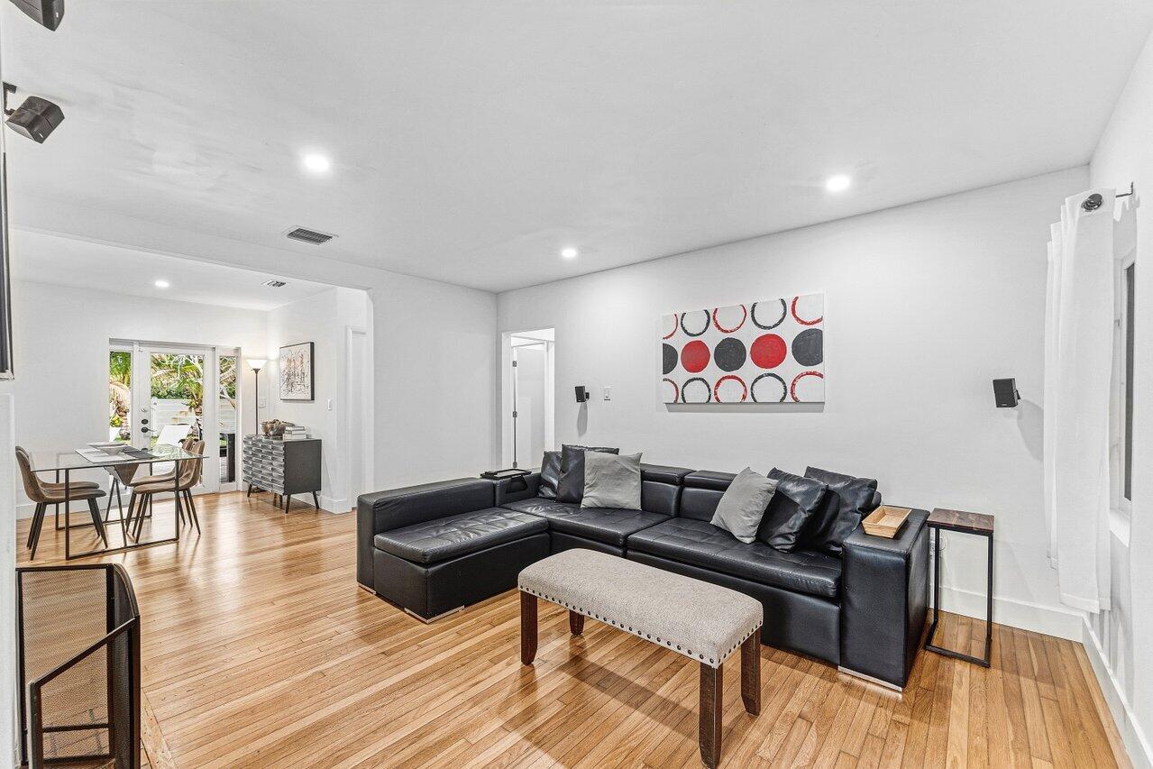 HOLLYWOOD LAKES - Residential