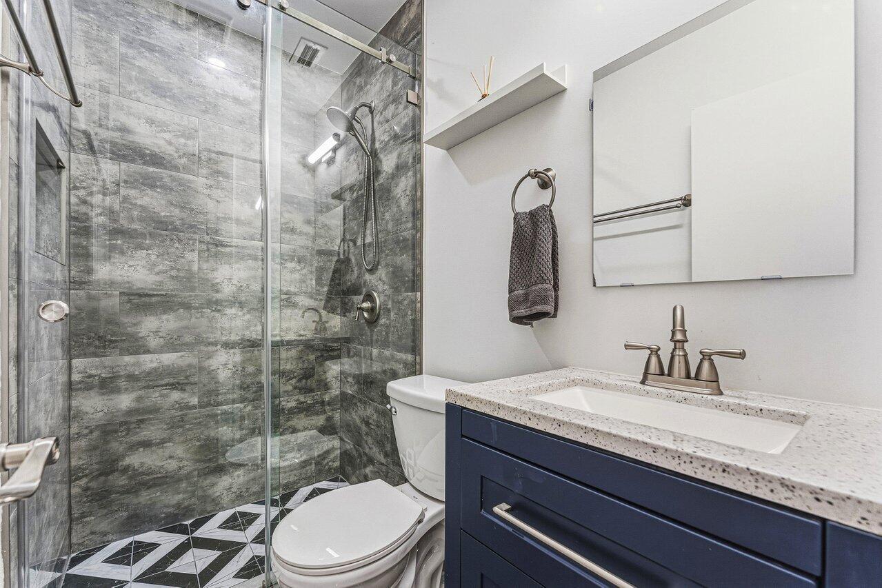 HOLLYWOOD LAKES - Residential