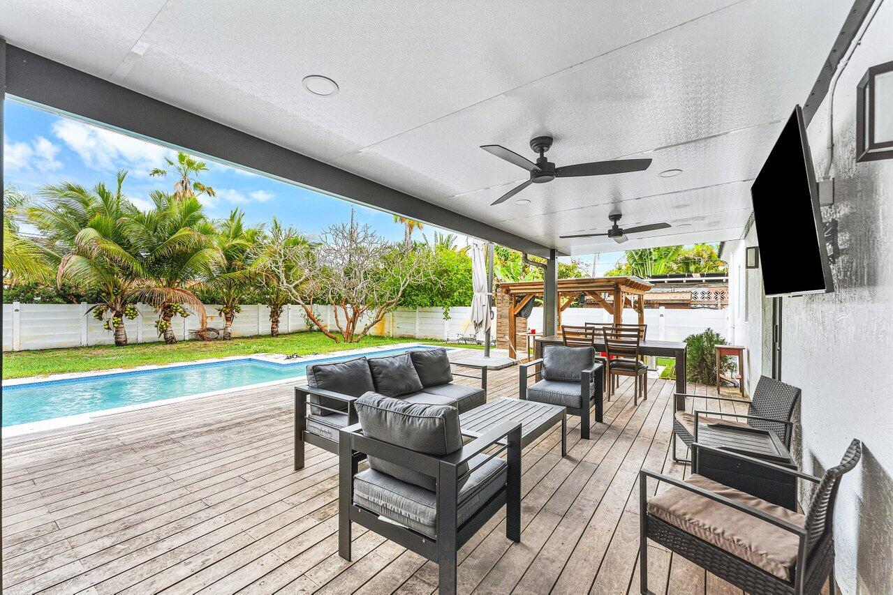 HOLLYWOOD LAKES - Residential