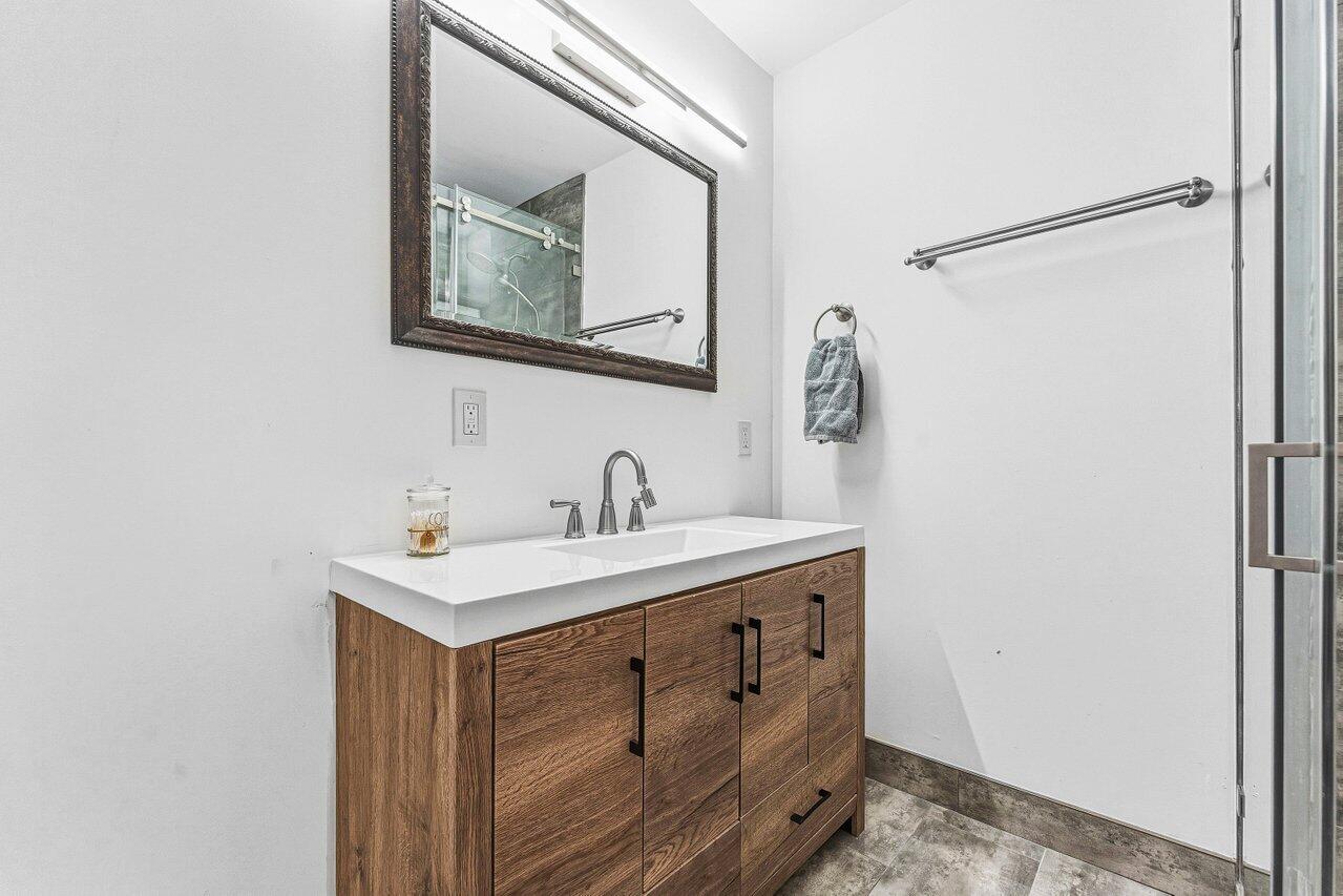 HOLLYWOOD LAKES - Residential