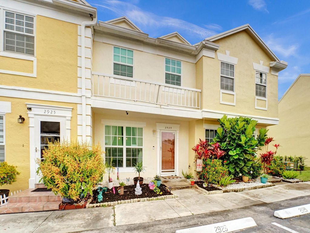 Photo of 2929 Dorchester Lane, Cooper City, FL 33026 (MLS # R10958209)