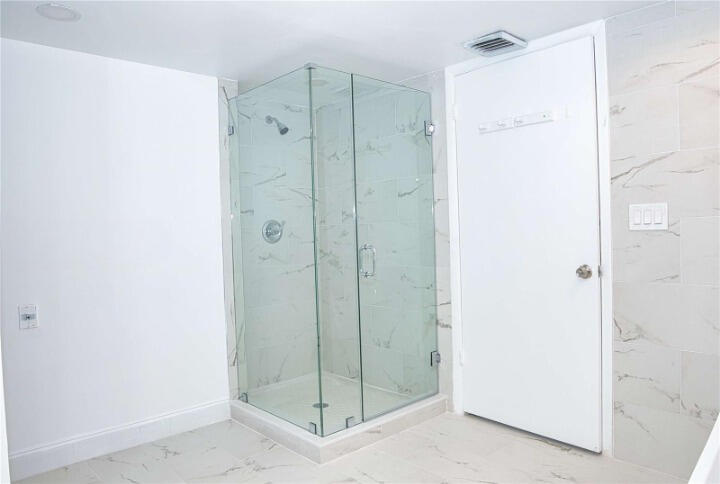 TURNBERRY TOWERS CONDO - Residential