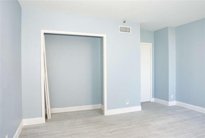 TURNBERRY TOWERS CONDO - Residential