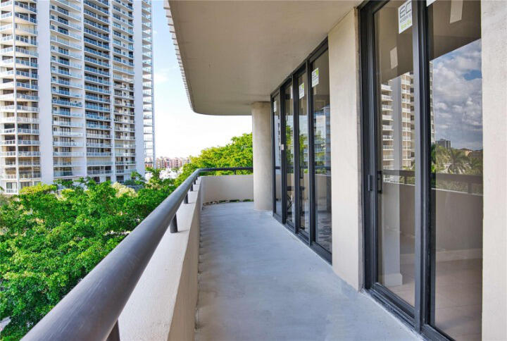 TURNBERRY TOWERS CONDO - Residential