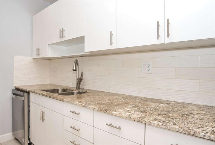 TURNBERRY TOWERS CONDO - Residential