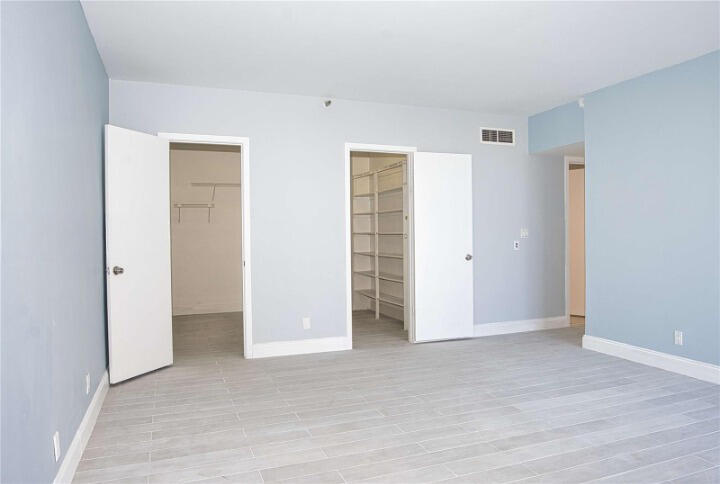 TURNBERRY TOWERS CONDO - Residential