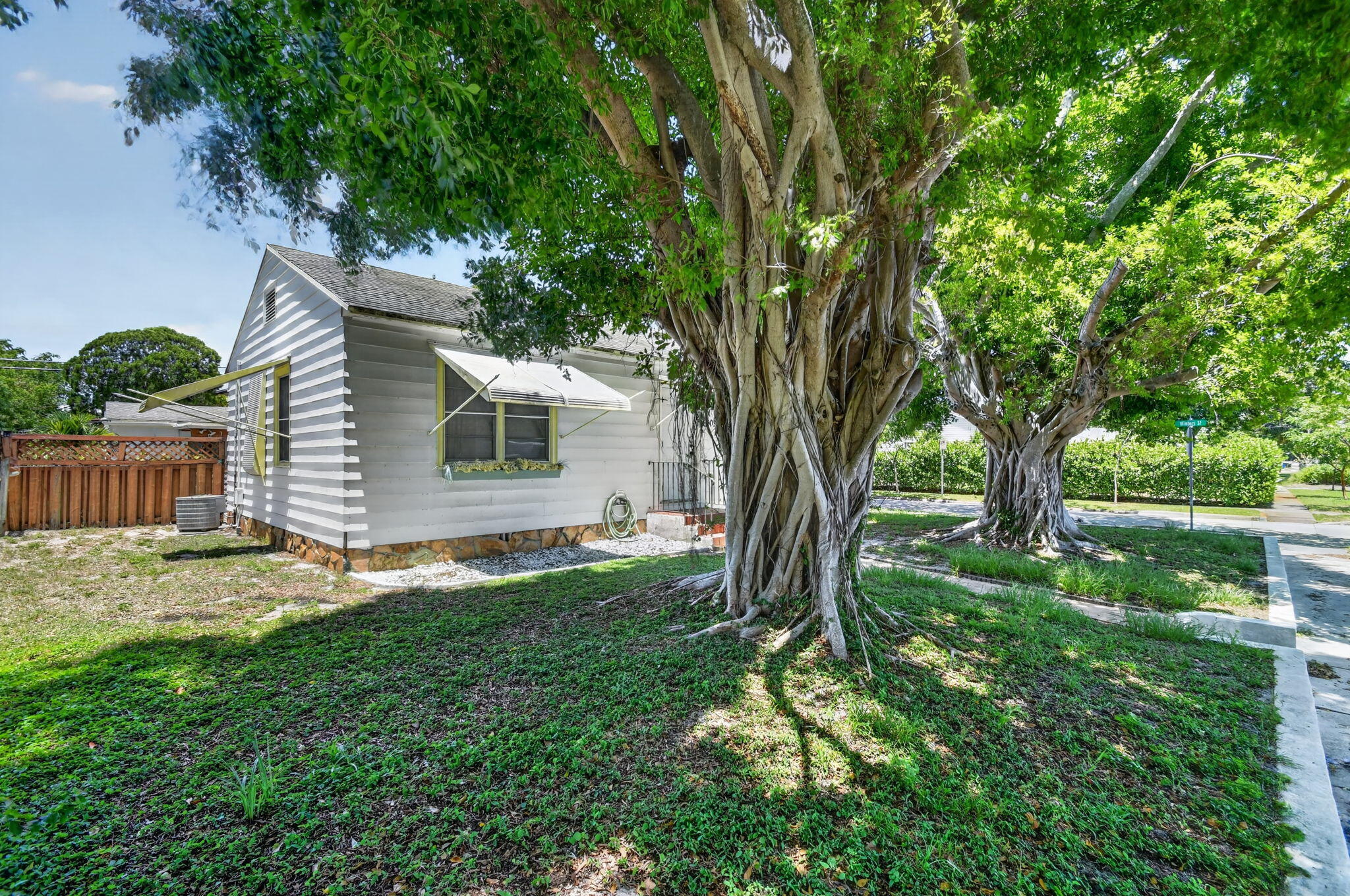 6901 Garden Avenue, West Palm Beach FL 33405