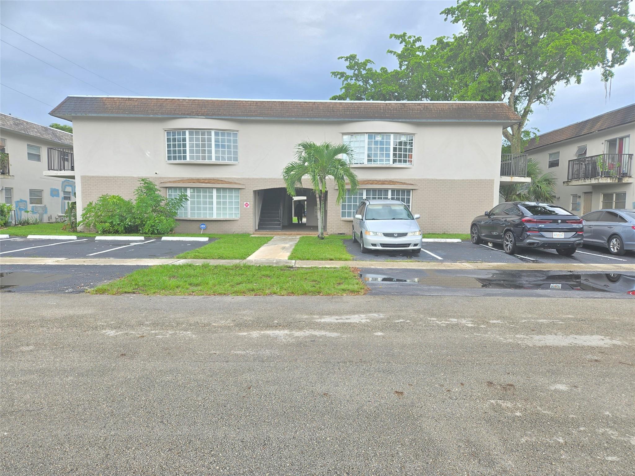 5208 NW 18th Ct 2K