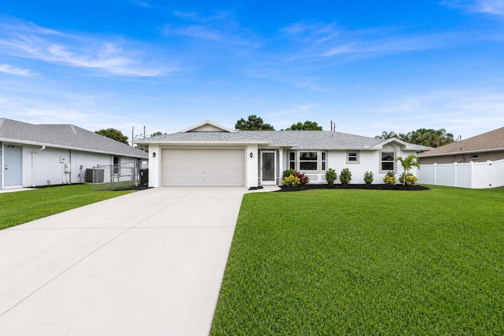 Photo of 3520 SE Hyde Circle, Port Saint Lucie, FL 34983 (MLS # B26043416)