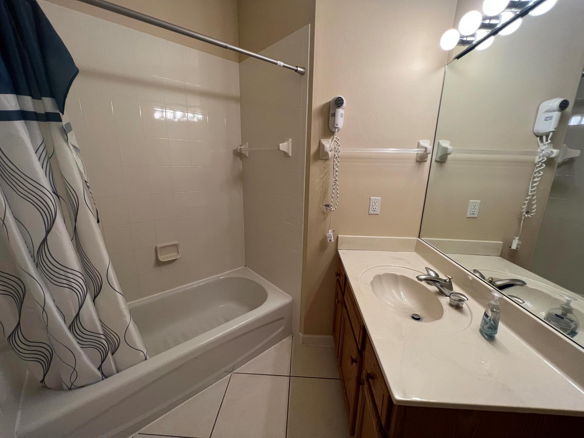 CASTLE PINES CONDOMINIUM - Residential Lease