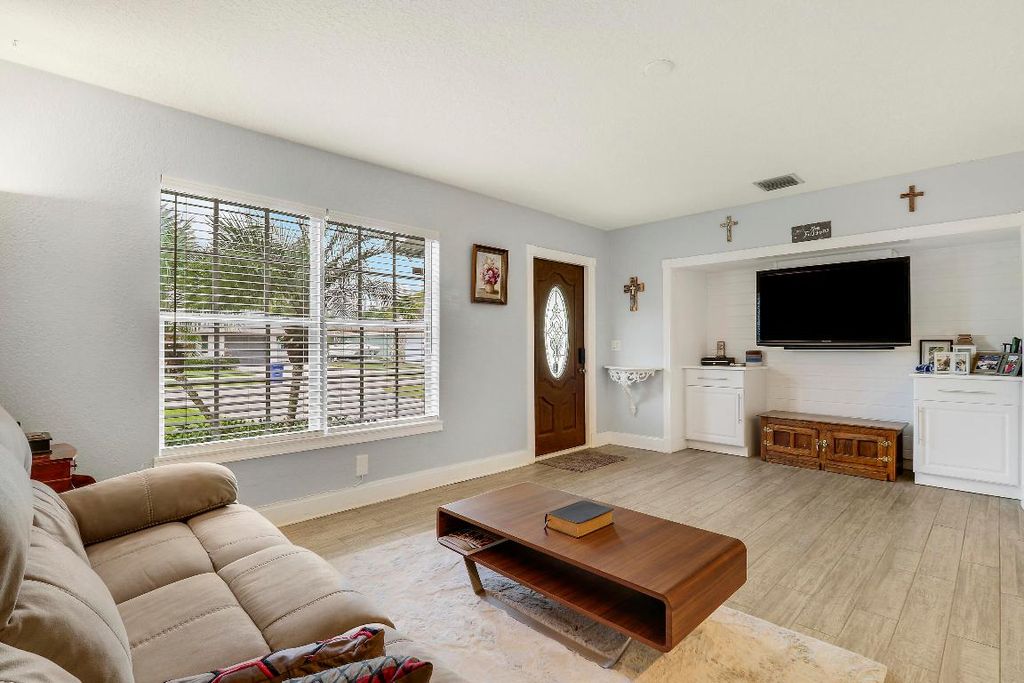 Photo of 503 N Perry Avenue, Jupiter, FL 33458 (MLS # R11157958)