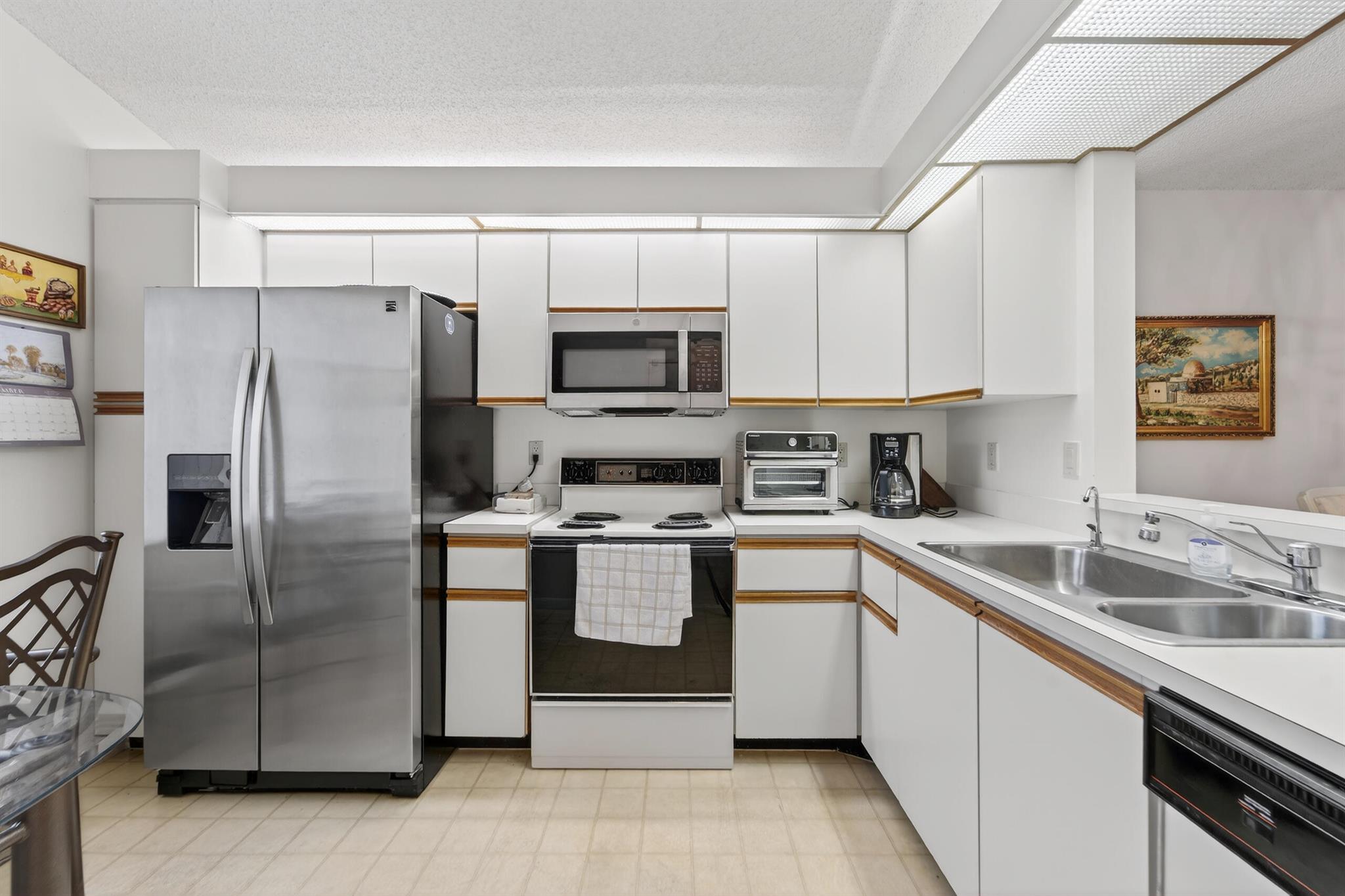 HUNTINGTON POINTE - Residential