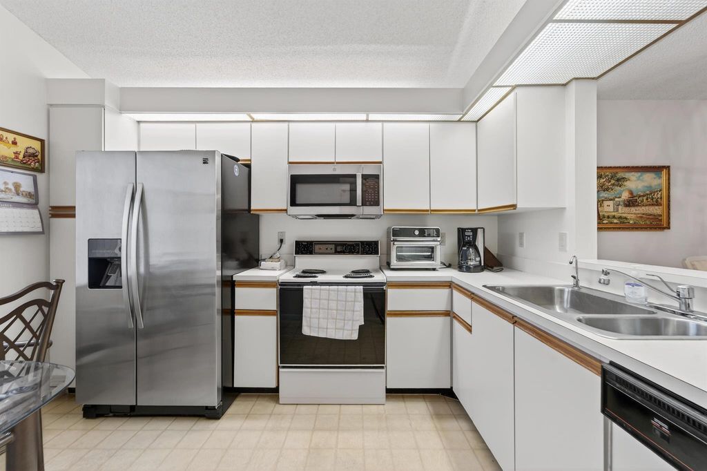 Photo of 6259 Kings Gate Circle, Delray Beach, FL 33484 (MLS # R11147347)