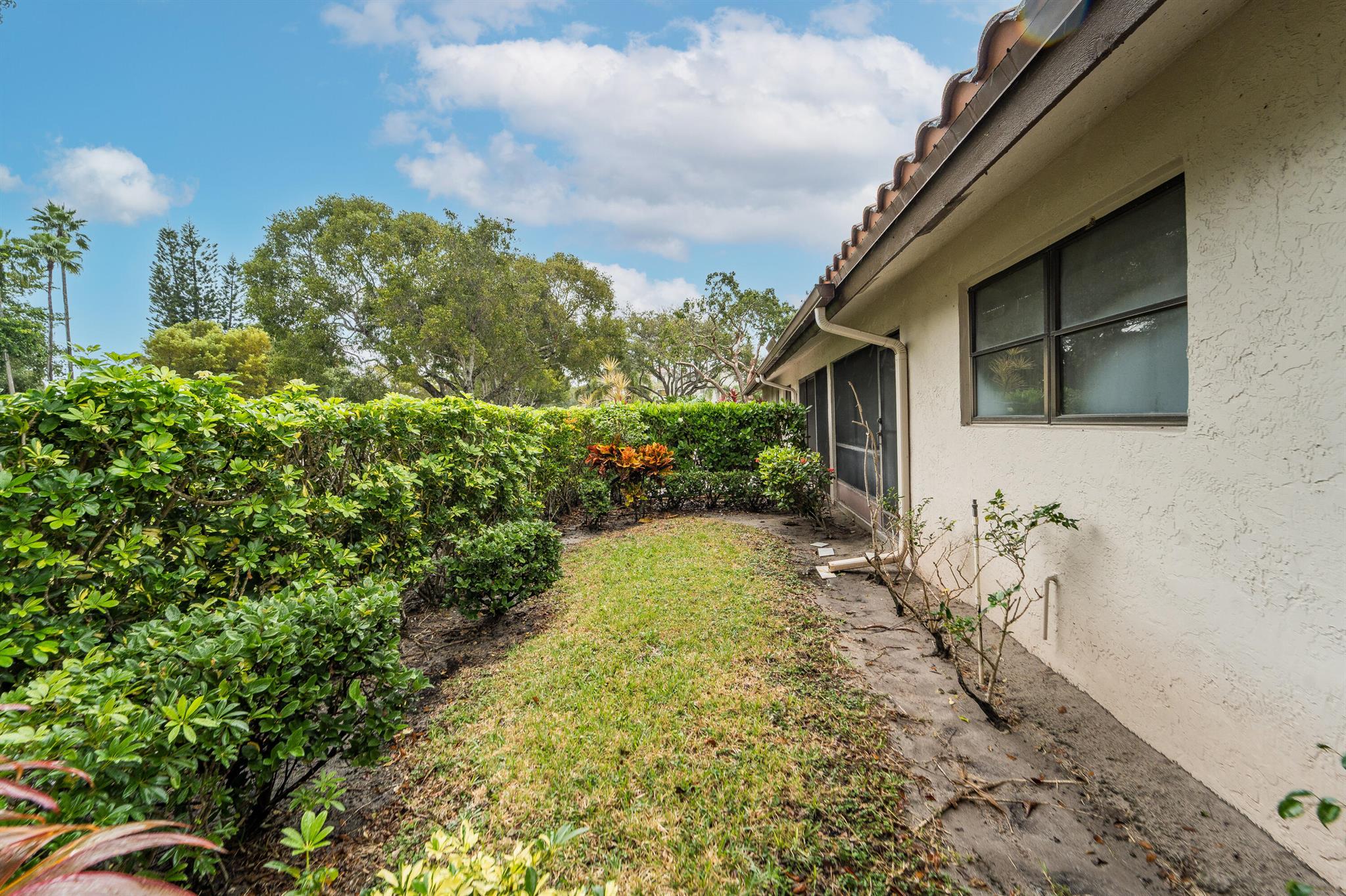 HUNTINGTON POINTE - Residential