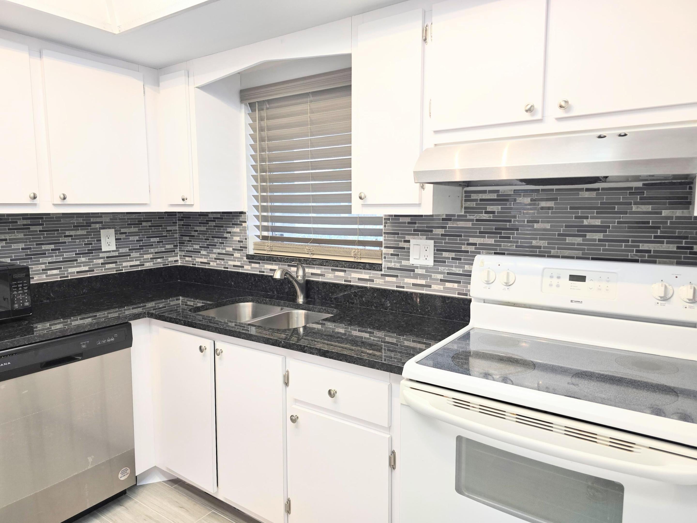 2907 ASHLEY Drive W A