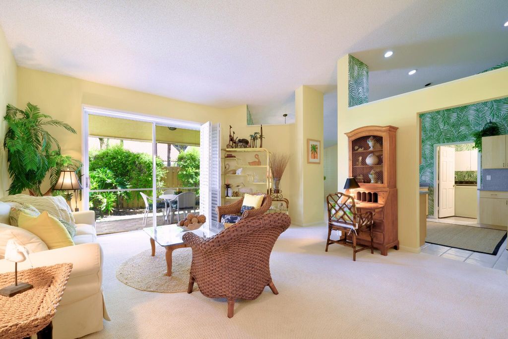 Photo of 10148 Aspen Way, Palm Beach Gardens, FL 33410 (MLS # R11115874)