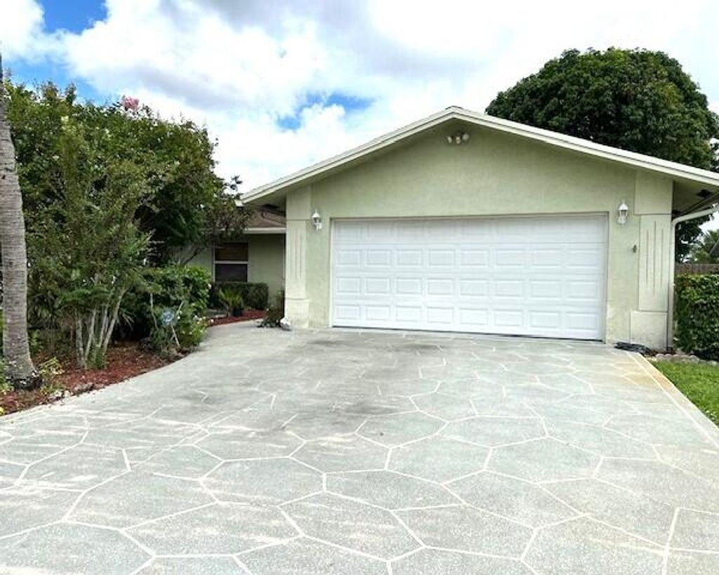 Photo of 6050 Serene Run, Lake Worth, FL 33467 (MLS # R11015700)