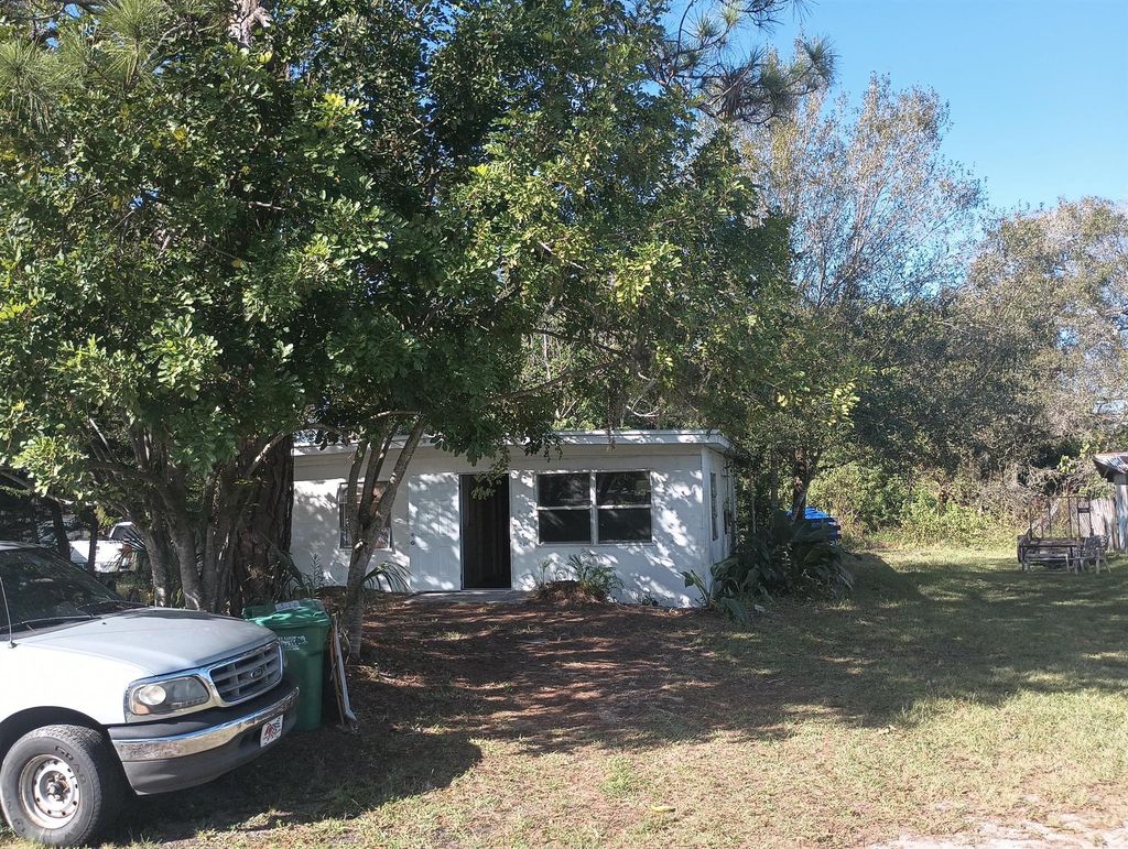 Photo of 2309 S 36th Street, Fort Pierce, FL 34981 (MLS # R10934486)