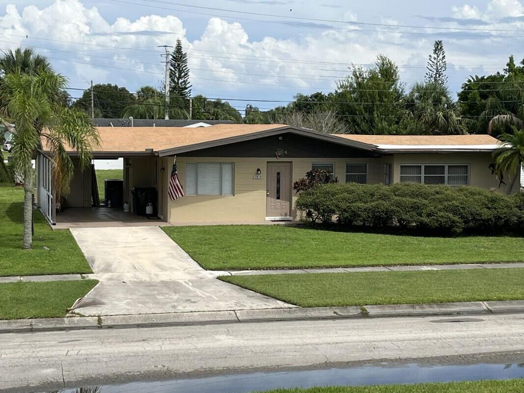 Photo of 2819 SE Wiltshire Terrace, Port St Lucie, FL 34953 (MLS # R10898397)