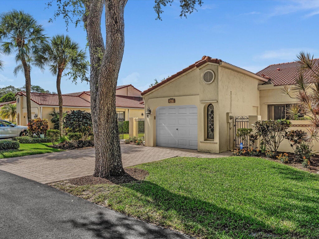Photo of 2627 Emerald Way N, Deerfield Beach, FL 33442 (MLS # B26041869)