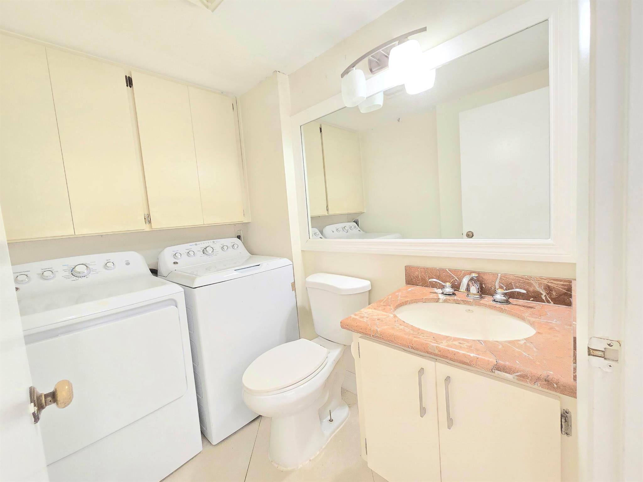 WATERSIDE LUXURY TOWNHOMES CONDO - Residential Lease