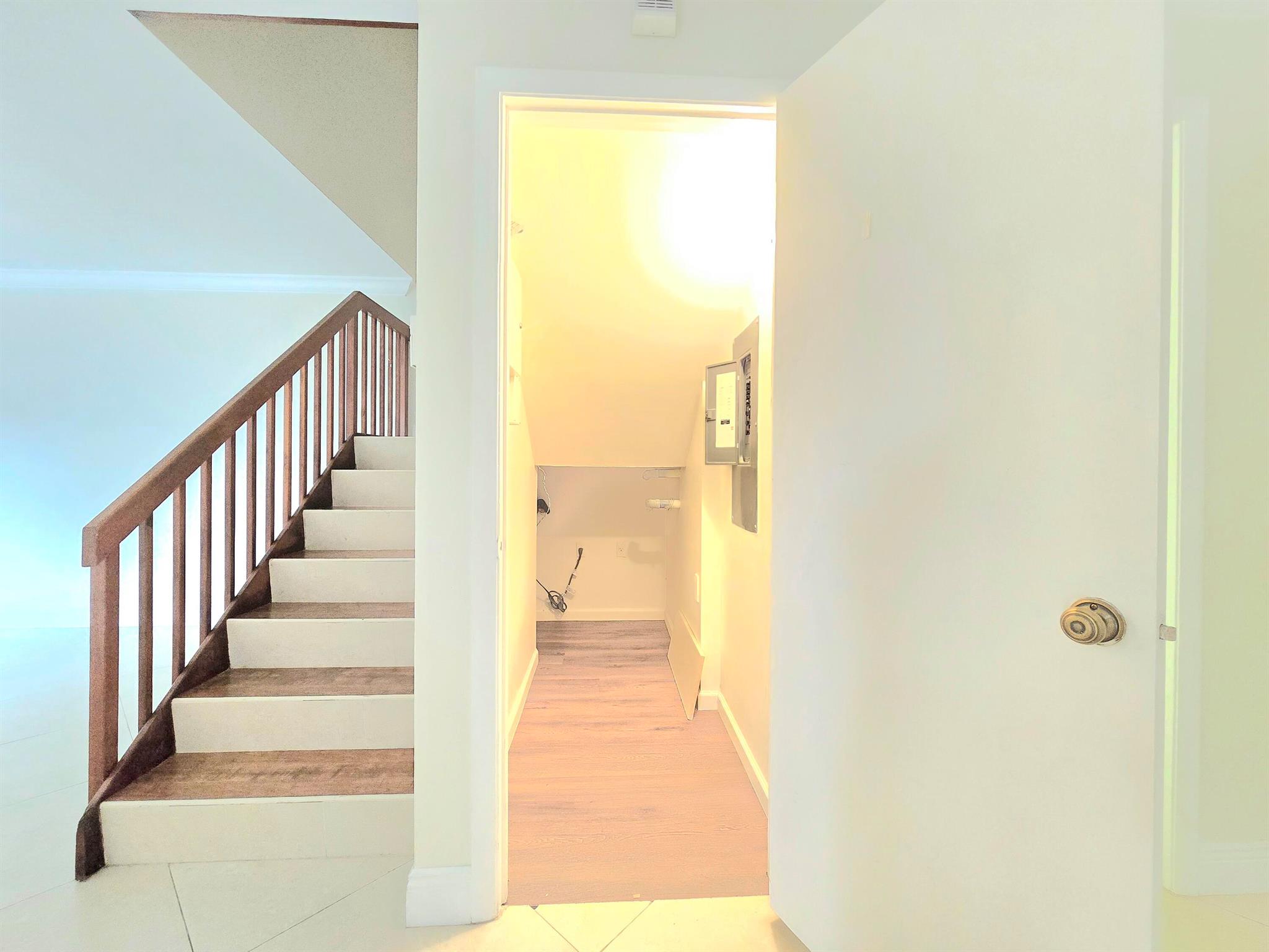 WATERSIDE LUXURY TOWNHOMES CONDO - Residential Lease