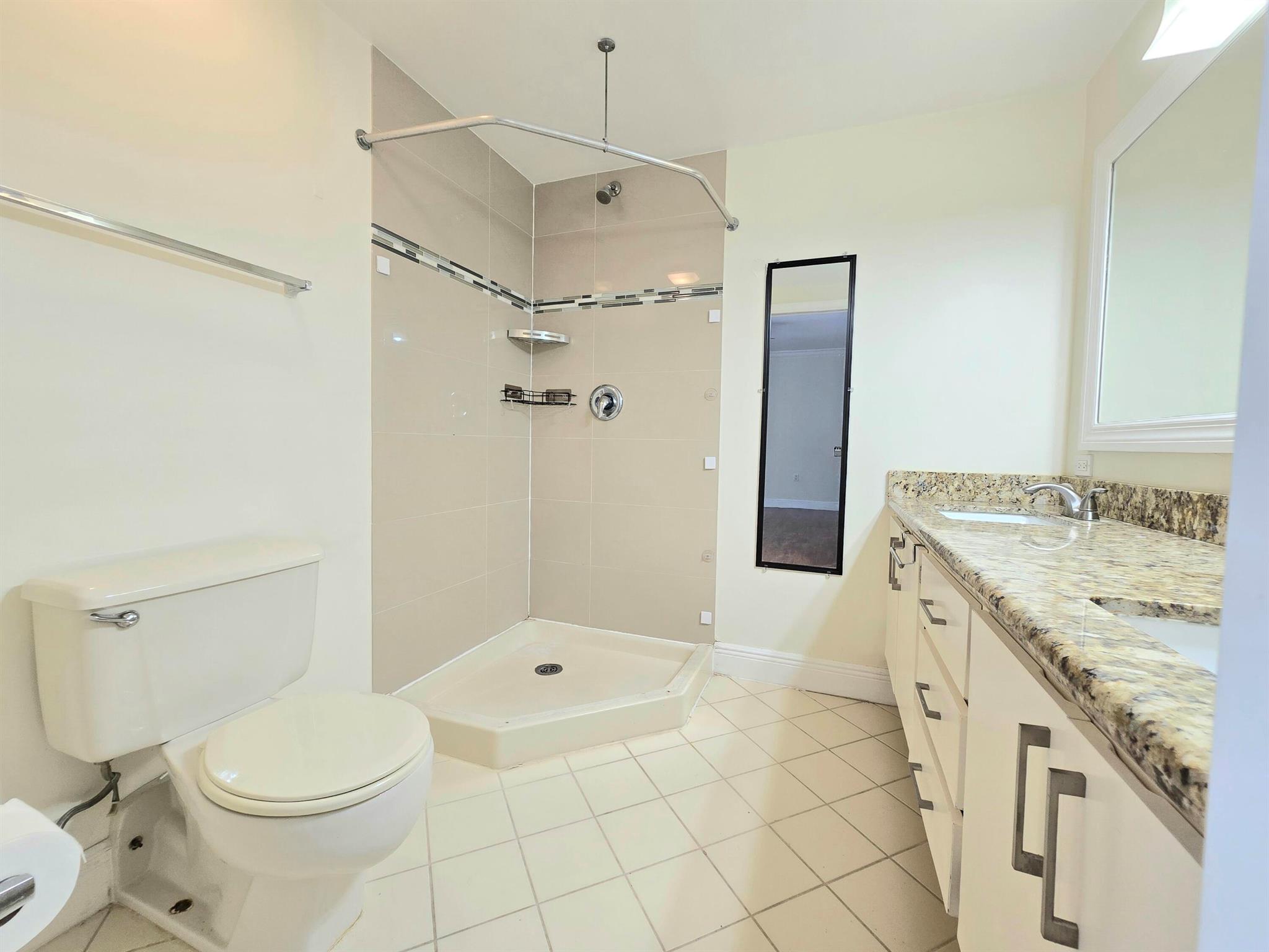 WATERSIDE LUXURY TOWNHOMES CONDO - Residential Lease