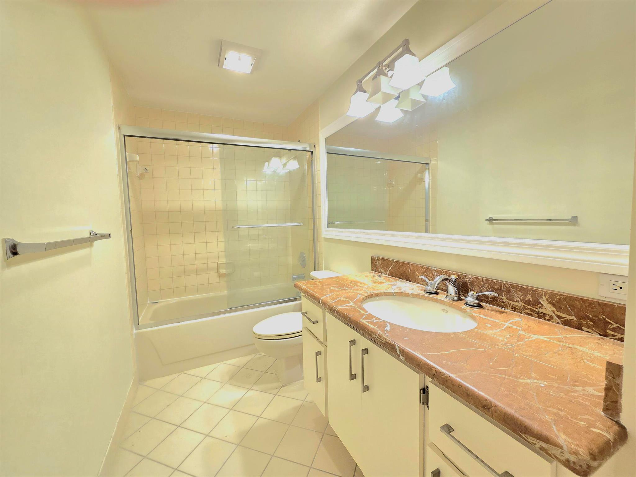 WATERSIDE LUXURY TOWNHOMES CONDO - Residential Lease