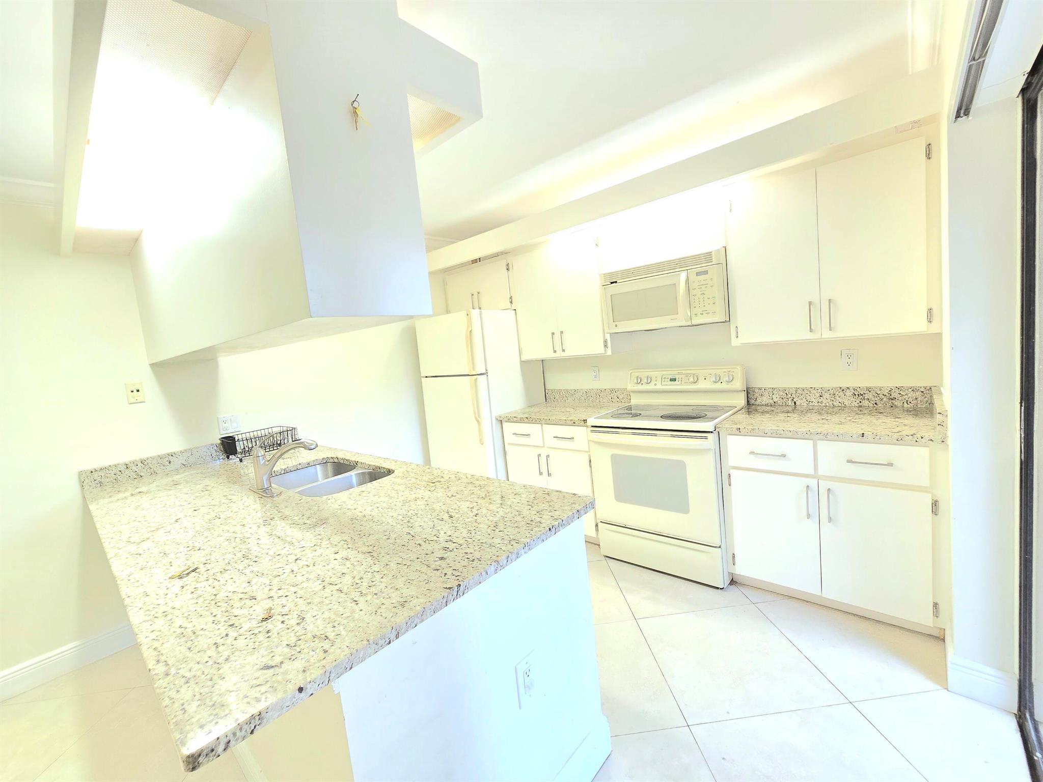 WATERSIDE LUXURY TOWNHOMES CONDO - Residential Lease