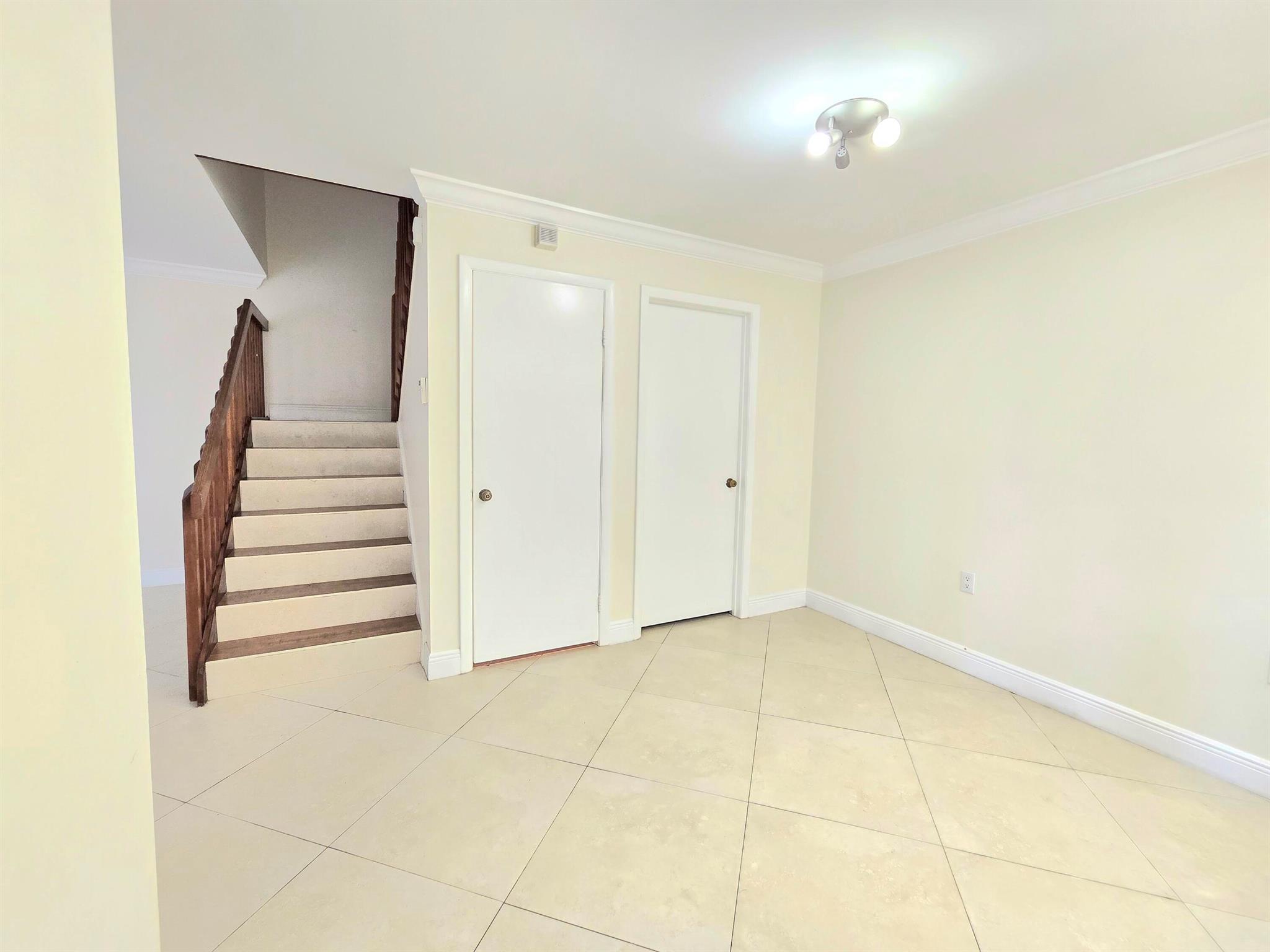 WATERSIDE LUXURY TOWNHOMES CONDO - Residential Lease