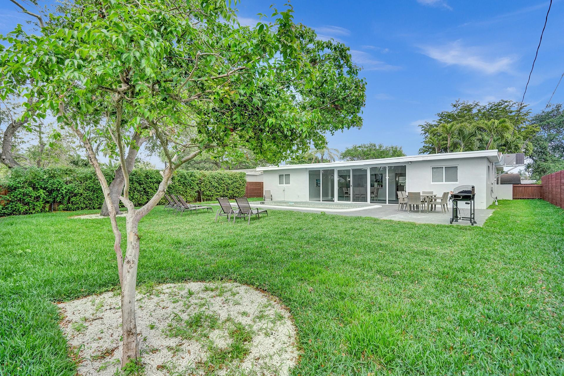 HOLLYWOOD HILLS - Residential