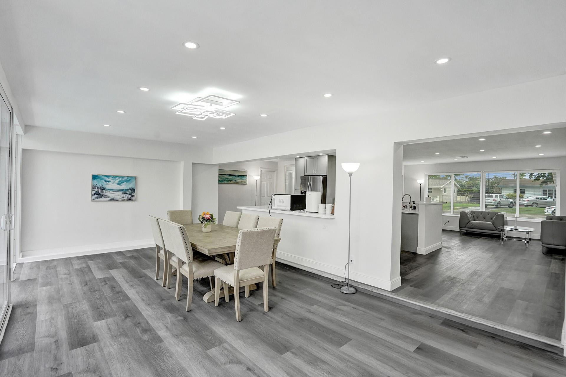 HOLLYWOOD HILLS - Residential