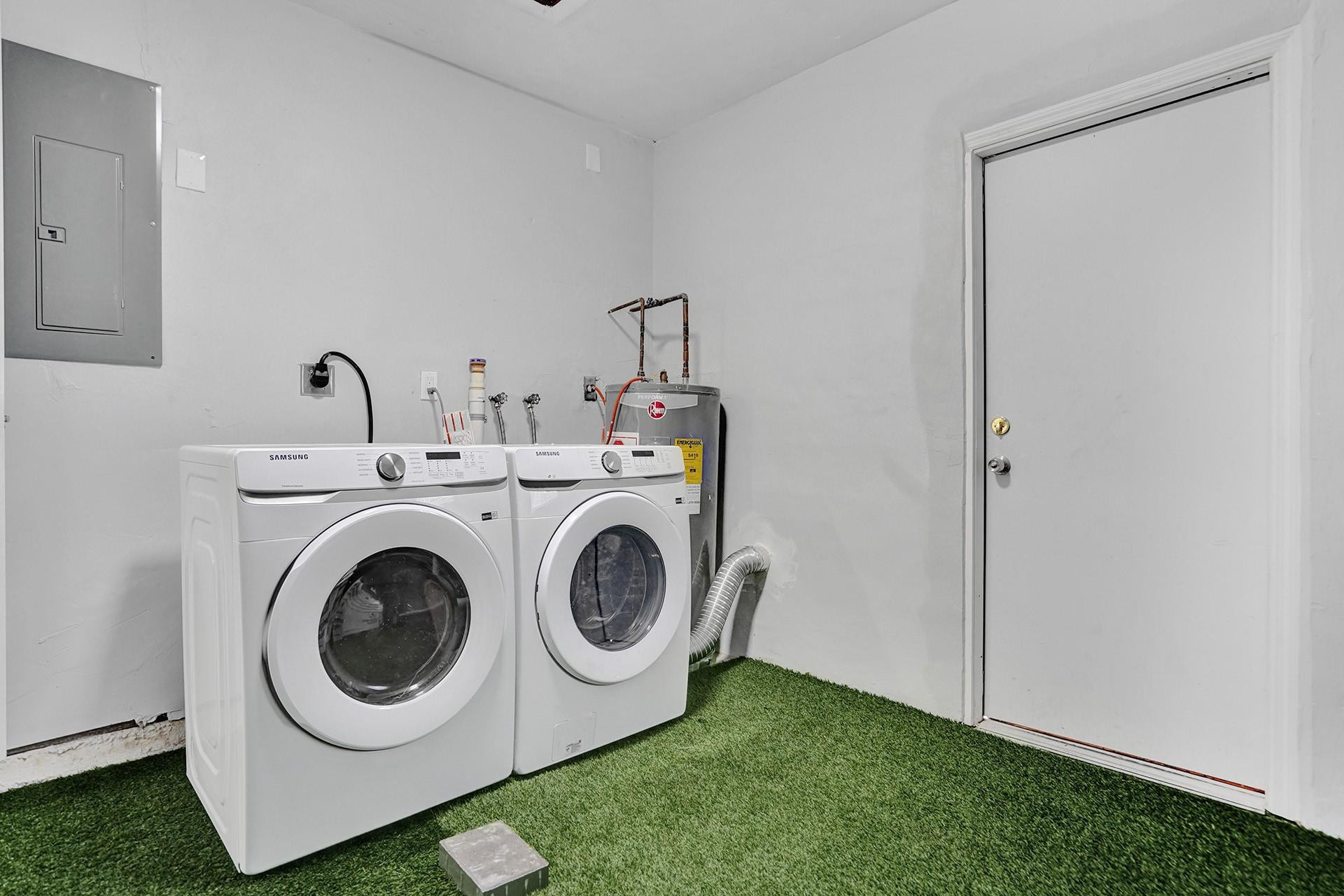 HOLLYWOOD HILLS - Residential