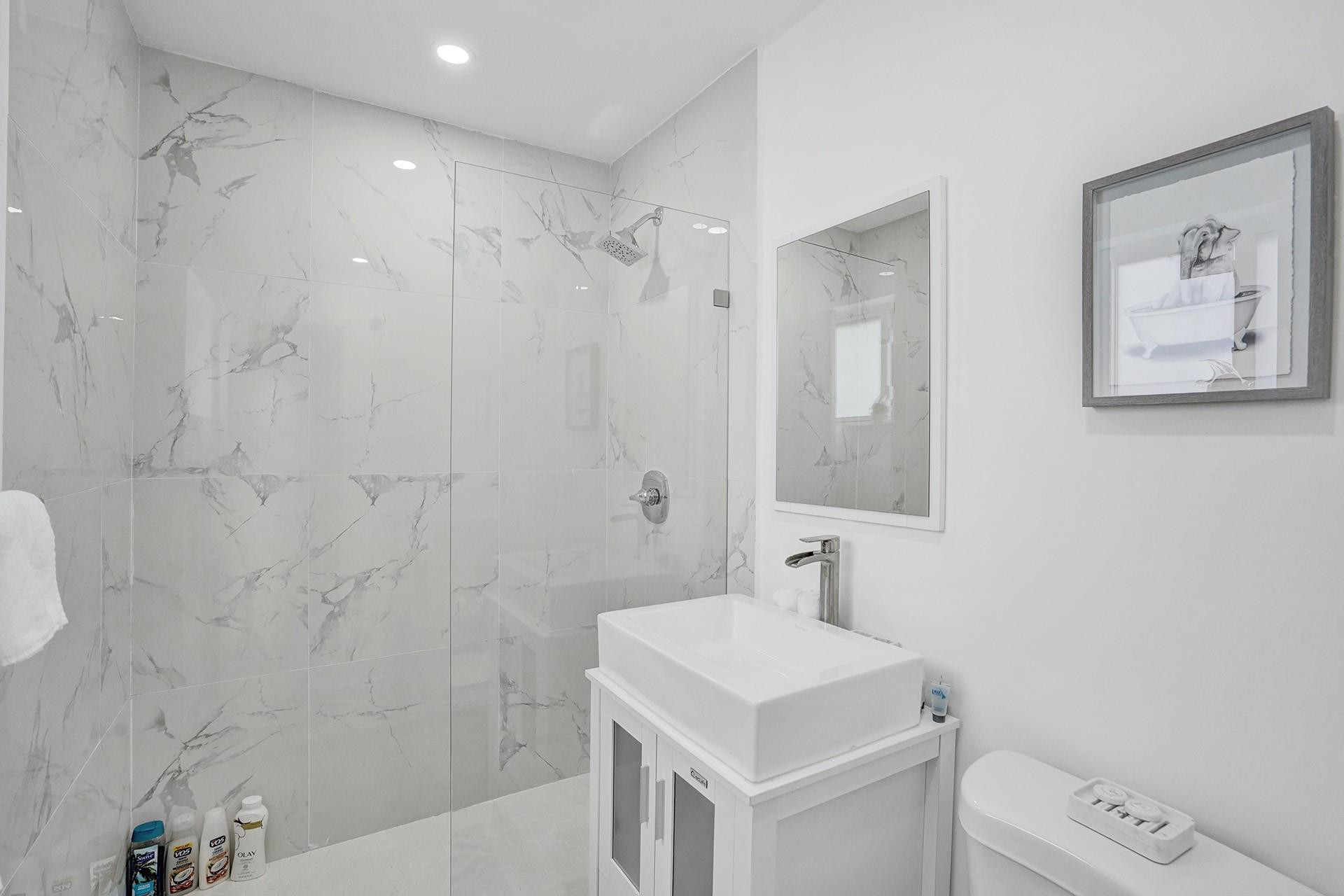 HOLLYWOOD HILLS - Residential