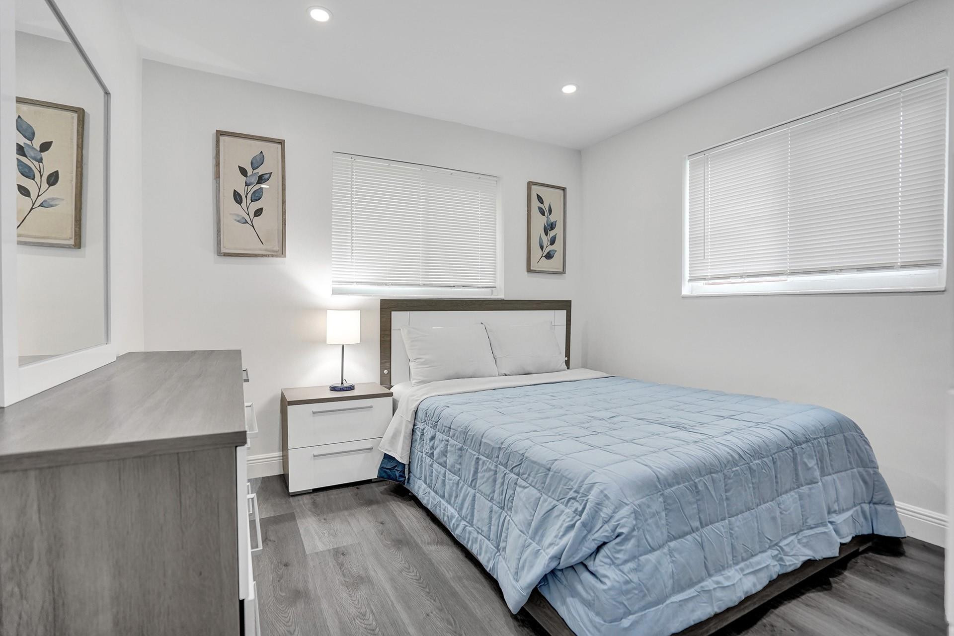 HOLLYWOOD HILLS - Residential