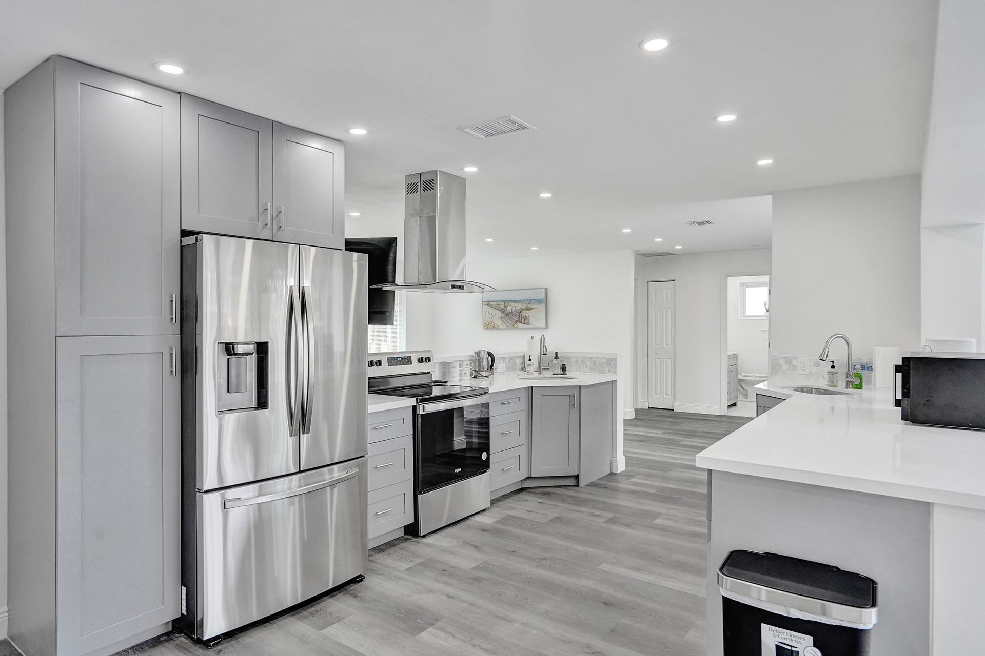 HOLLYWOOD HILLS - Residential