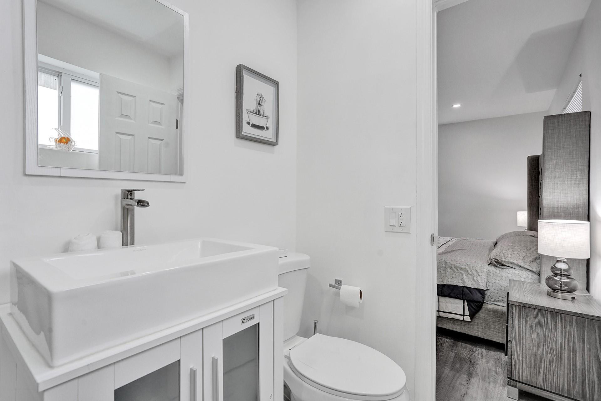 HOLLYWOOD HILLS - Residential