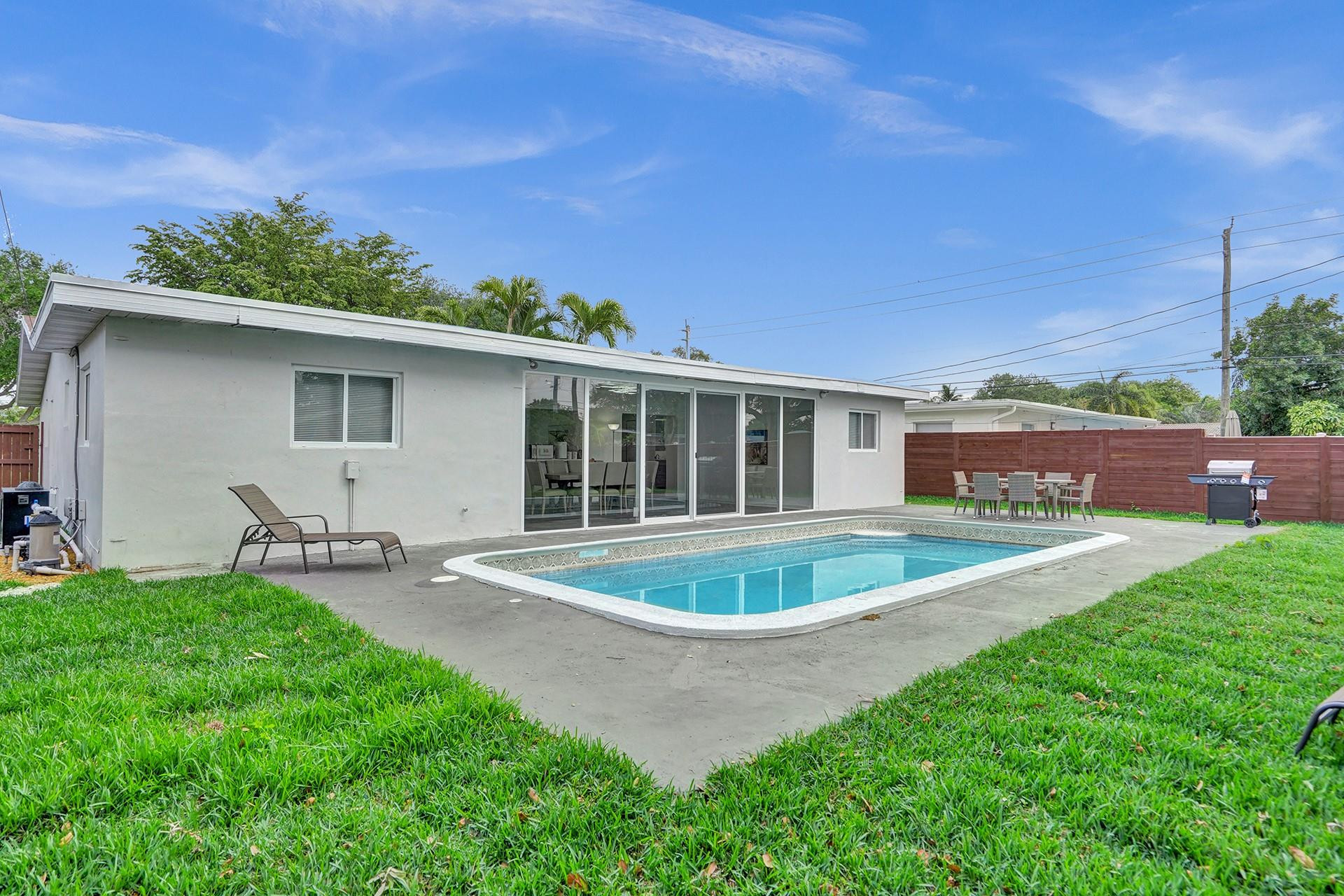 HOLLYWOOD HILLS - Residential