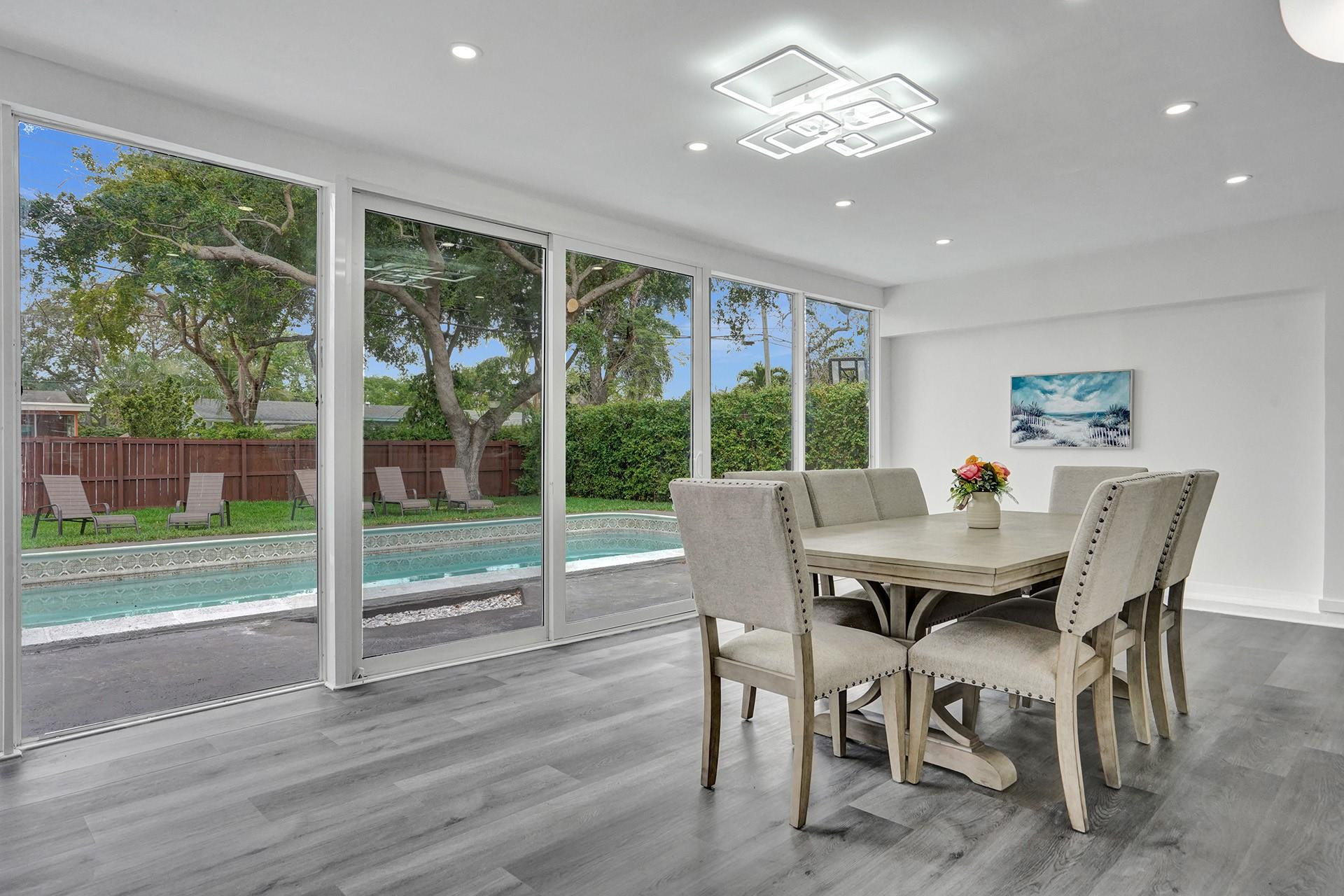 HOLLYWOOD HILLS - Residential