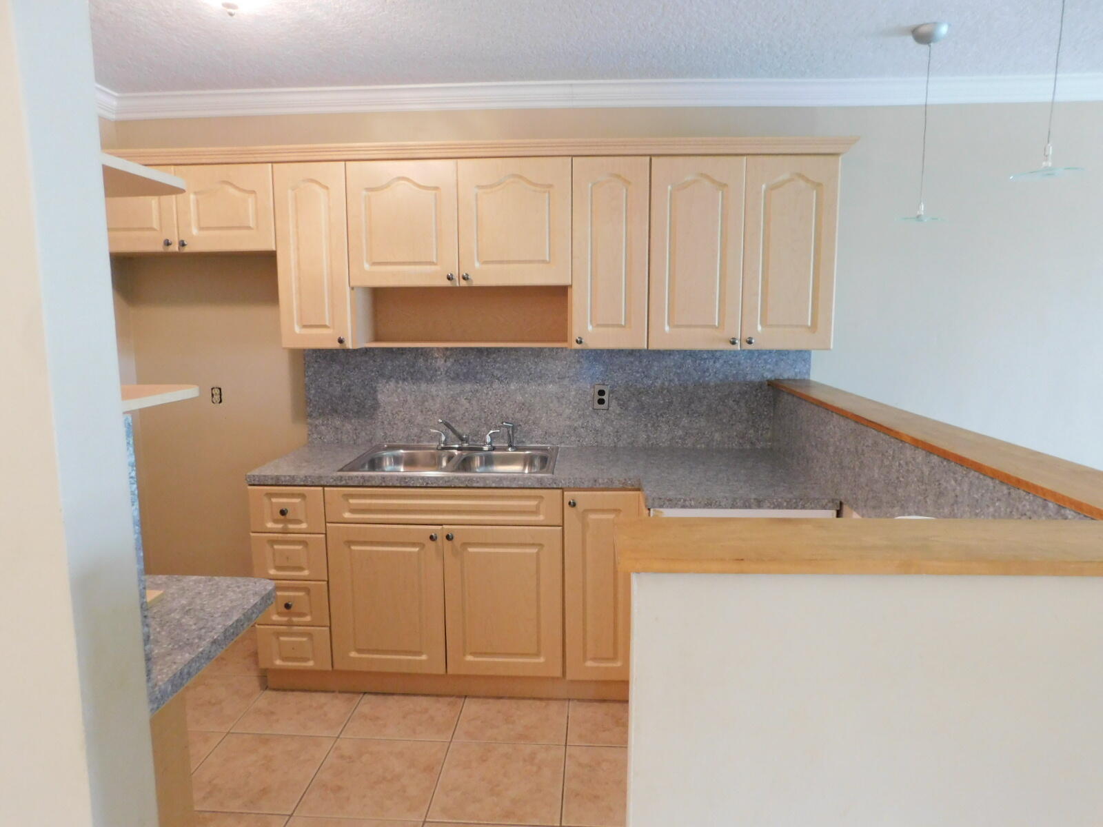 LAKE PARK GARDENS 4 INC CONDO - Residential