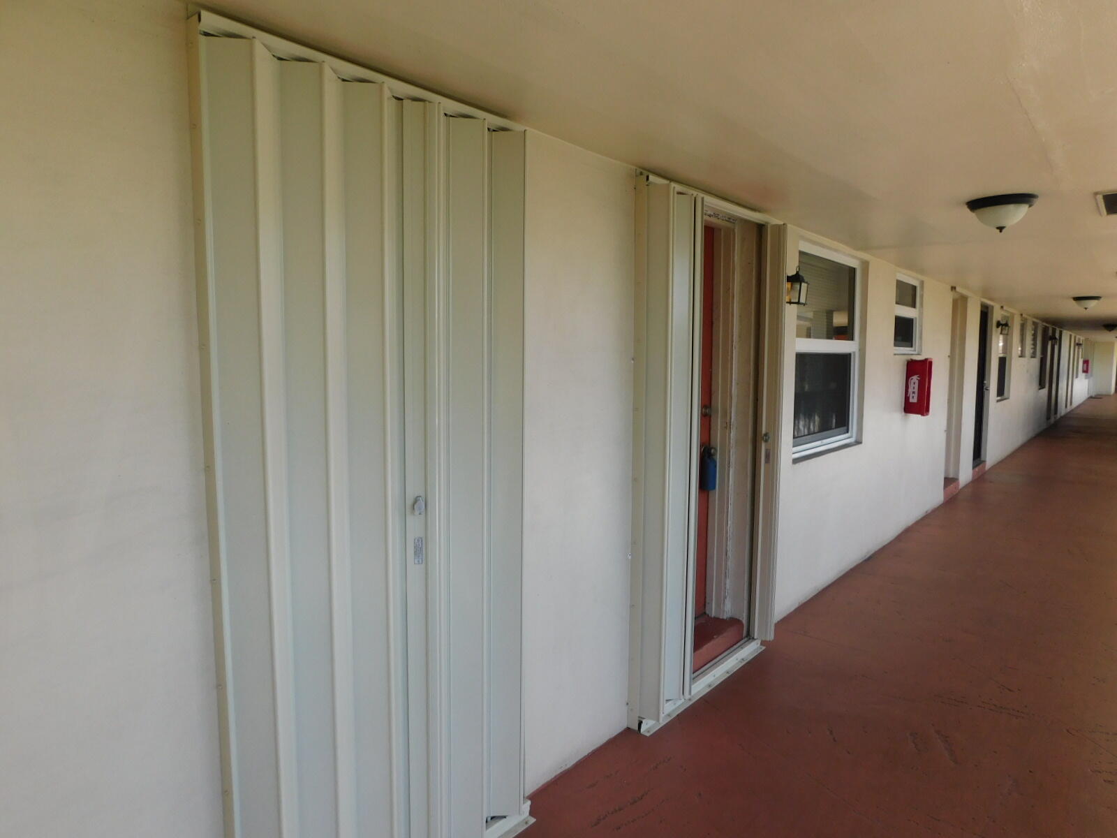 LAKE PARK GARDENS 4 INC CONDO - Residential