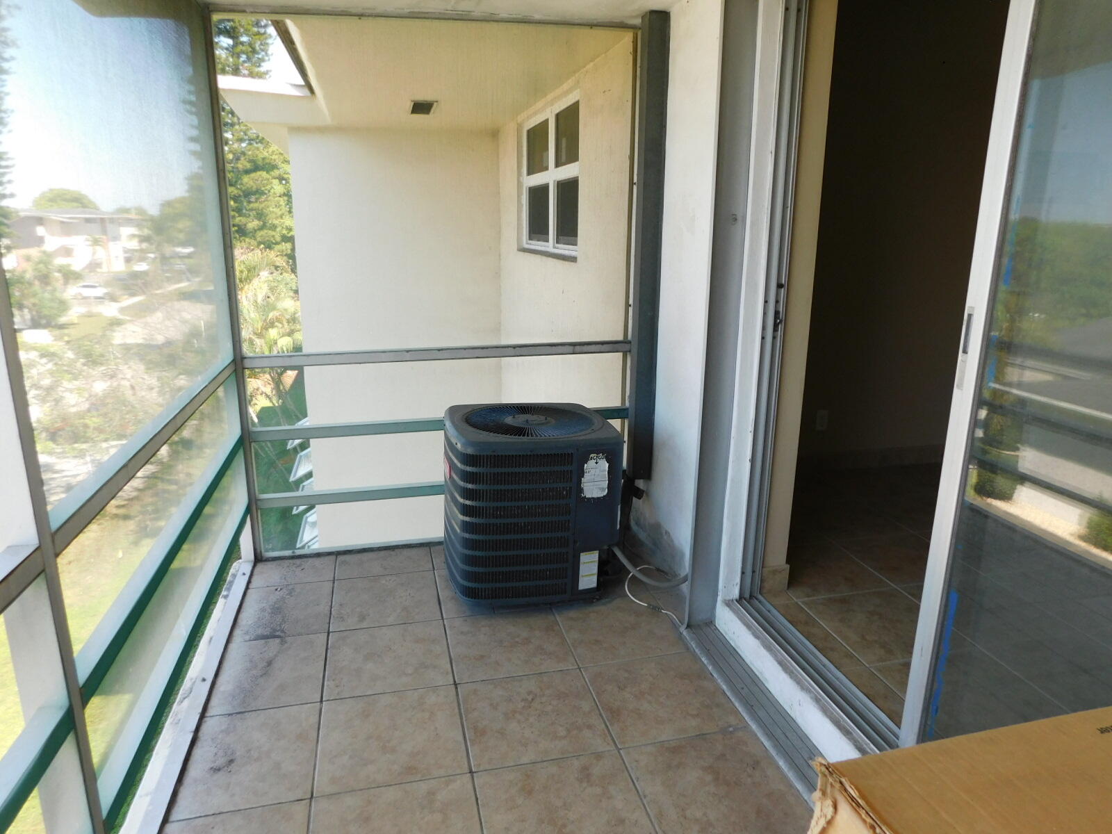 LAKE PARK GARDENS 4 INC CONDO - Residential