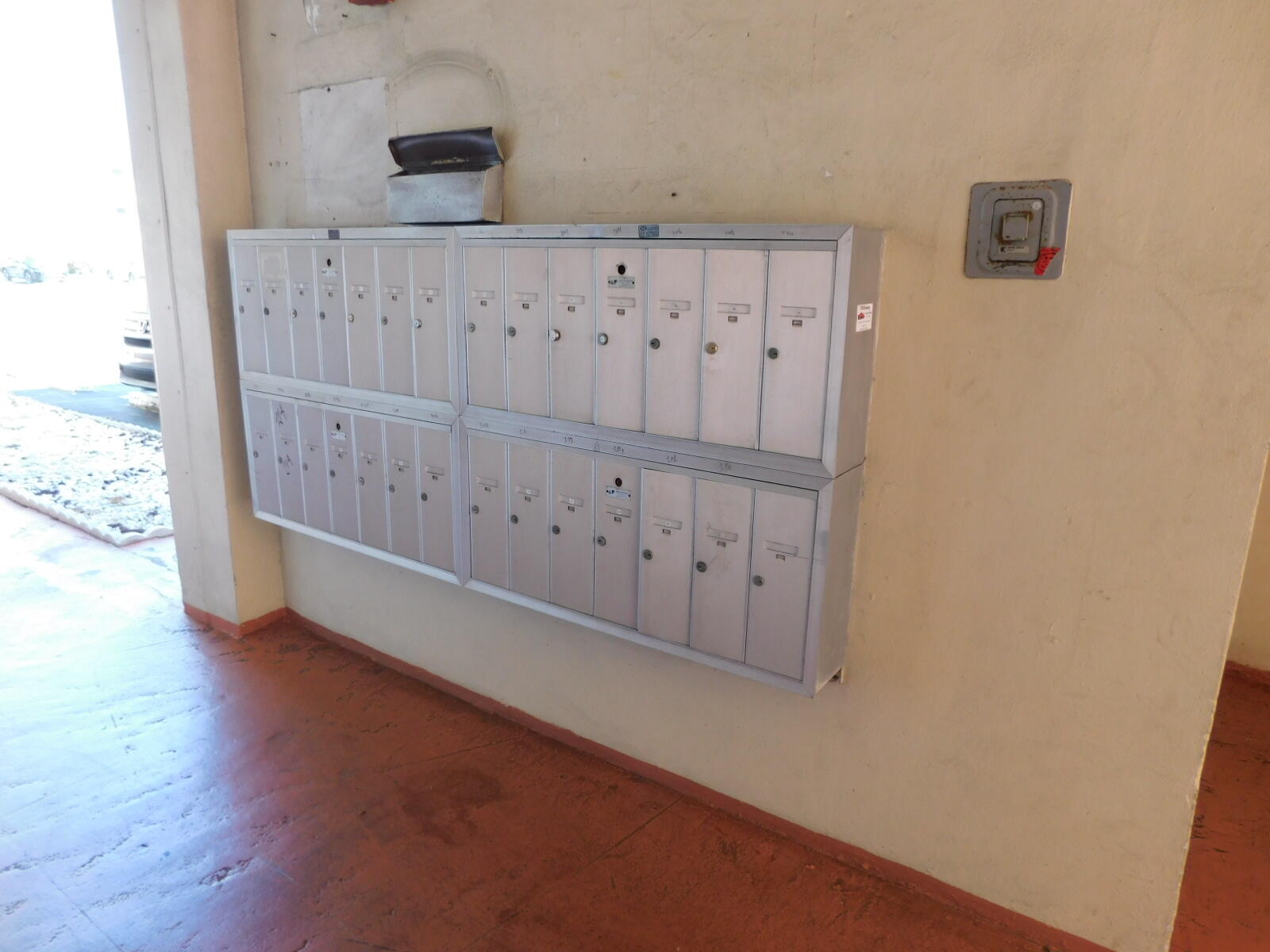 LAKE PARK GARDENS 4 INC CONDO - Residential